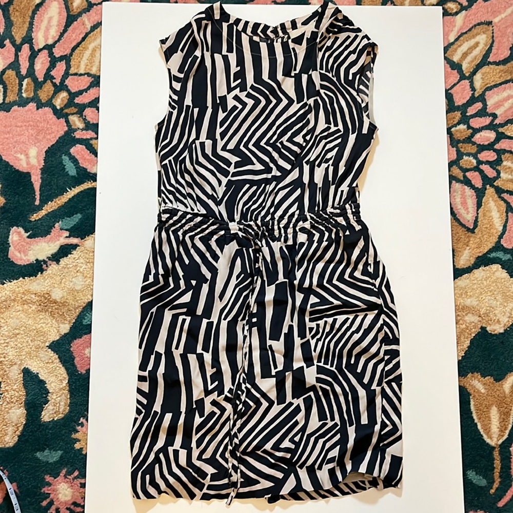 Ann Taylor loft, sleeveless knee length dress tie waist